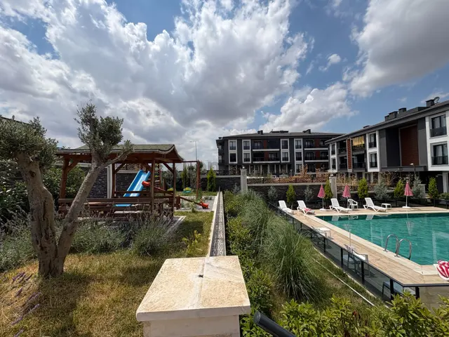 Kervancı Butik-2 Sitesinde Eşyalı Havuzlu 1+1 Daire 2
