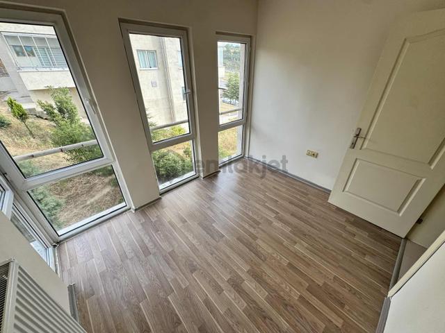 Pera'dan Karapınar Mah. Şehir Sok. Toki Kiralık 4+1 Daire 5