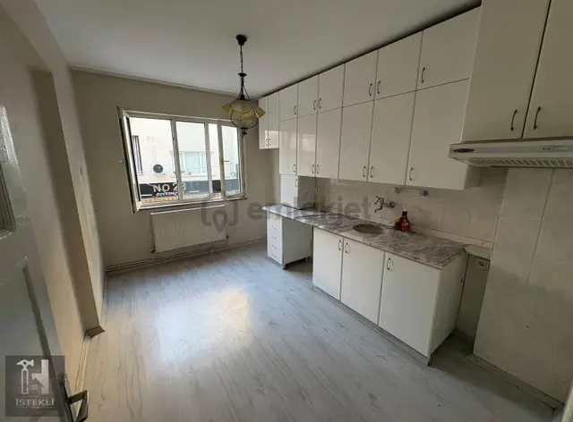 İstekli Emlak'tan Çarşı Merkezde Köşe 2+1 Daire 4