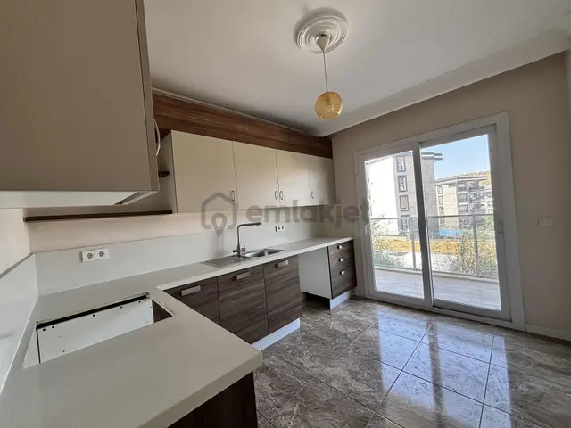 Okullara Pazar Yerine Ebeyn Banyolu Kapalı Mutfaklı 3+1 5