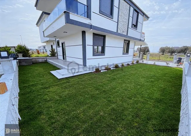 Dağlı !gayrimenkul'den 4+1 Müstakil Sıfır Lüks Yapım Villa!! 1