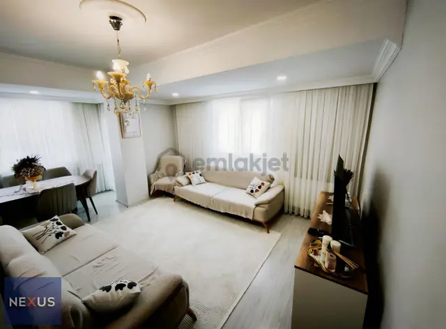 Sultanbeyli'de Ana Caddeye Yakın Satılık 2+1 Geniş Daire 1
