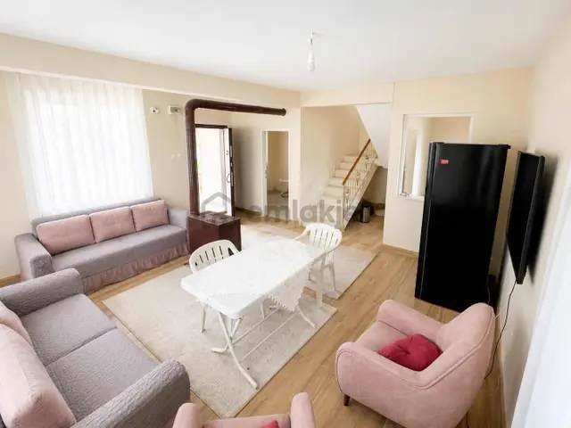 Remax Serhat/yakakent Sahil'de Satılık Yazlık/ 2
