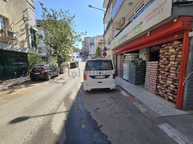Balçovada Ata Caddesine Yakın İşlek Konumda Satılık 60 M² Dükkan 3
