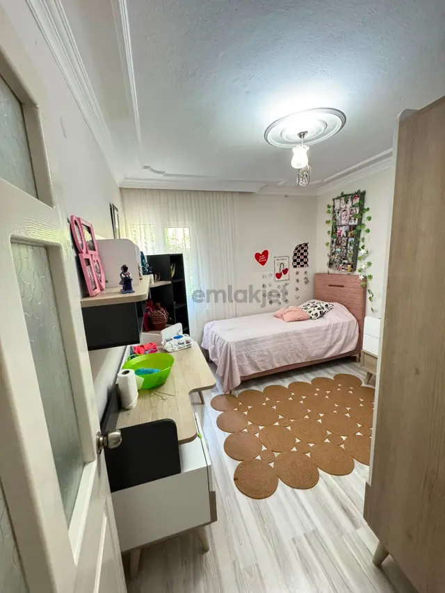 İzmir Çiğli Yakakentte Satılık Tadilatlı Daire 1