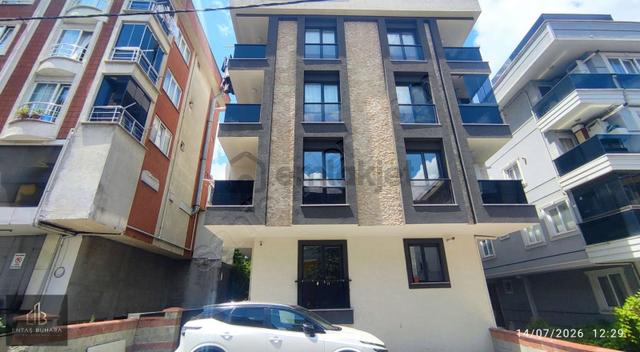 Meclis Metroya Çok Yakın Yürüyüş Yolunda 3 Cepheli Yeni Bina 2+1 1