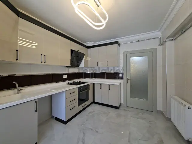 Keçiören Karakaya'da Caddenin Bir Arkasında Masrafsız 3+1 Daire 4