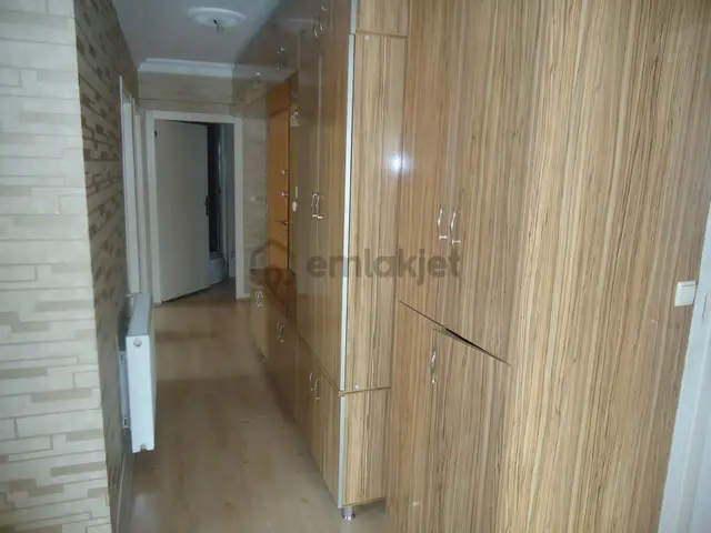 Krc'den Merkezi Konumda Katta Kiralık 3+1 Daire 5