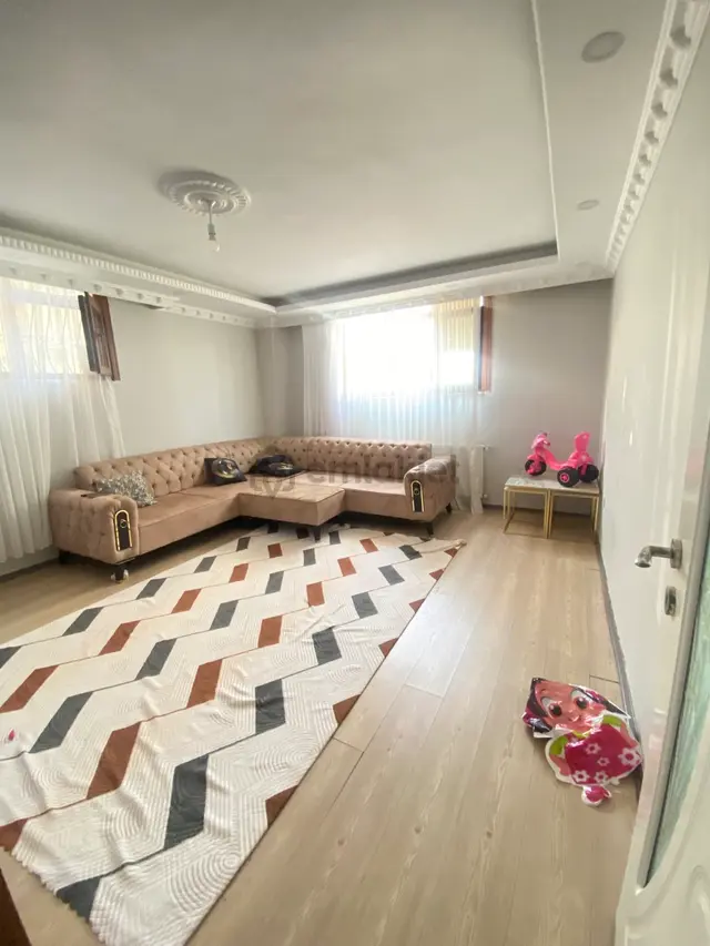 Başakşehir Güvercintepe’de Satılık Ferah 2+1 Bahçe Katı | 85 M² 1