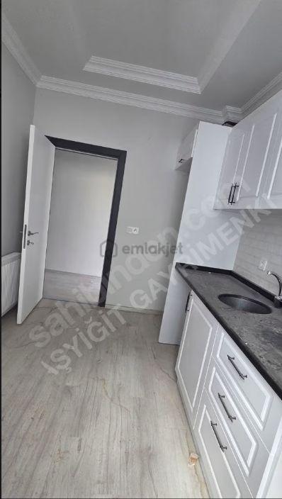 Pınar Mahallesinde Site İçinde 2+0 Kiralık Daire 5