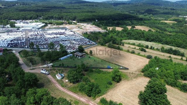 Göl Manzaralı Resmi Yola Cepheli 2581m2 Müstakil Arsa 2