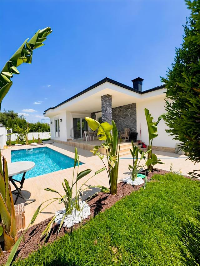 En/ru Tek Katlı Muhteşem Köşe Başında Havuzlu Villa Merkezi ... 1