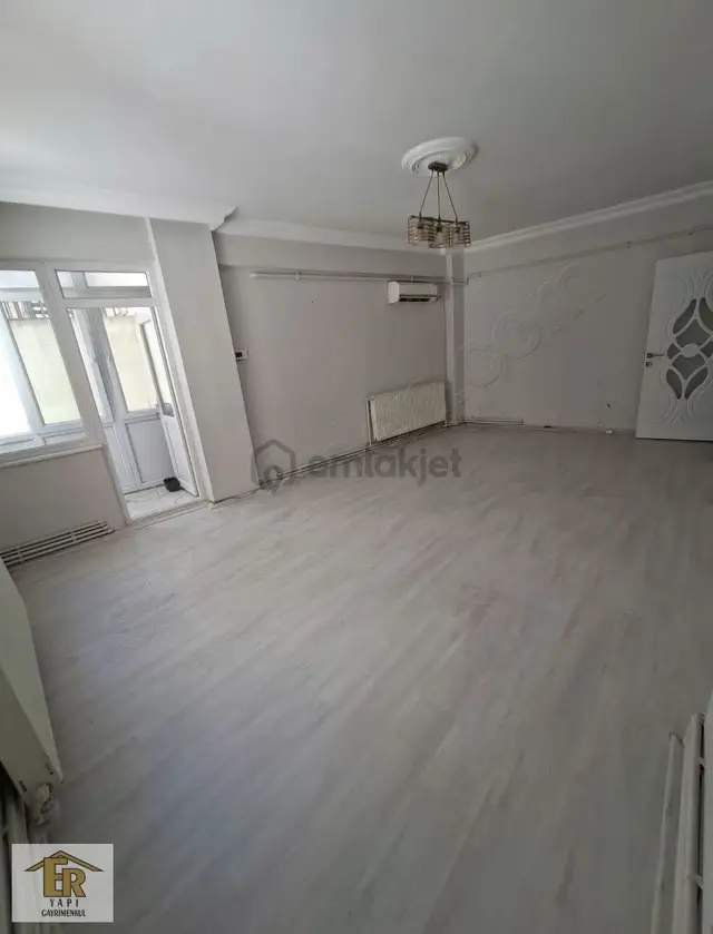 Hisariçi Mahallesinde Çarşı Merkezinde Kiralık 2+1 Arakat Daire 2