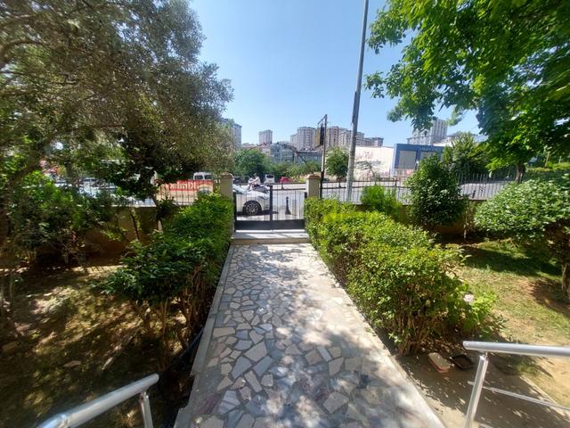 Atakent Reşitpaşa Caddesi Üzeri Metroya Yürüme Mesafesinde 3+1 5