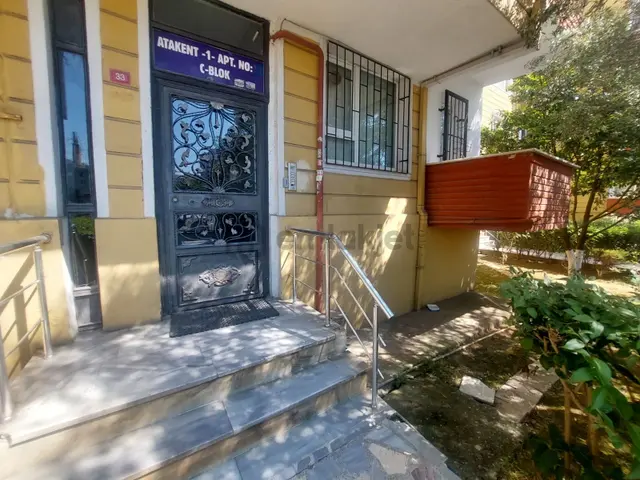 Atakent Reşitpaşa Caddesi Üzeri Metroya Yürüme Mesafesinde 3+1 4