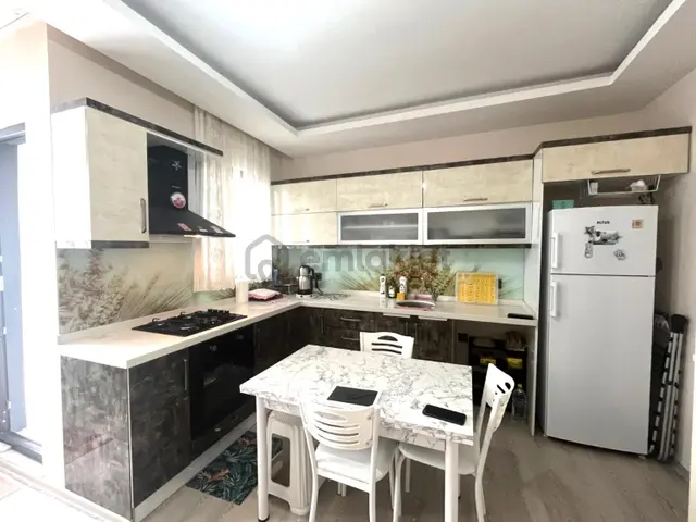 𝄞melodi'den Akçay Merkez'de Piyasanın Altında Ön Cephe Asansörlü Cam Balkon 1+1 Daire 1