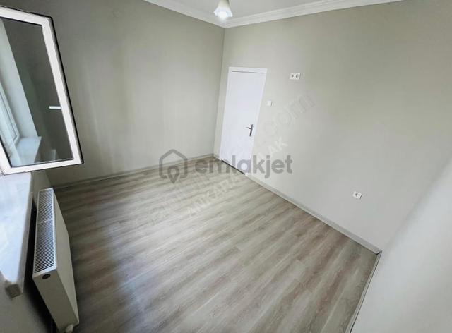 Cadde Üzeri Ön Cephe Yüksek Giriş 2+1 Geniş Full Yapılı 5