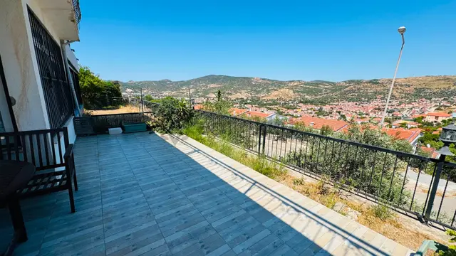 Foça Denizkentte Eşyalı Kiralık Deniz Manzaralı 4+1 Villa 4