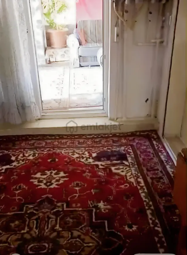 Bucak Merkezde Bahçe İçerisinde Tek Katlı 2 Ev 3