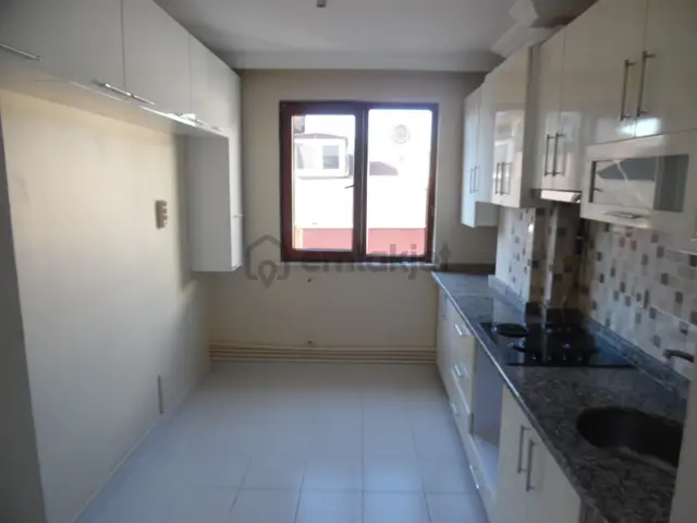 Aydınevler'de Yeni Bina Geniş Arakat 2+1 3
