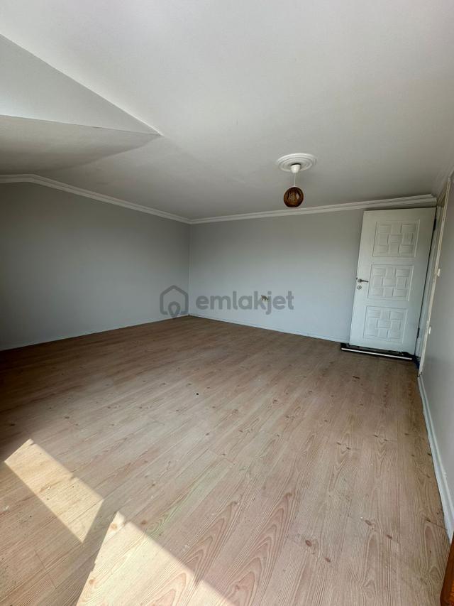 Esenyurt Kıraç Osmangazi Muhacir Mahallesi 1+1 Kiralık Daire Teraslı Çatı Katı Esen Caddesinde 5