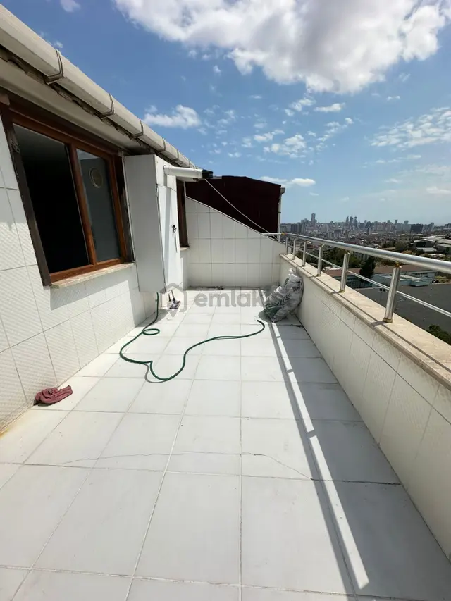 Esenyurt Kıraç Osmangazi Muhacir Mahallesi 1+1 Kiralık Daire Teraslı Çatı Katı Esen Caddesinde 1
