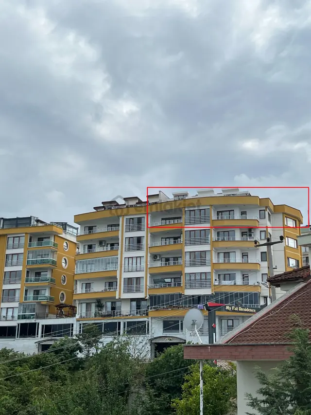 Yalıköy'de Deniz Manzaralı Ferah 350m2 Çatı Dubleksli Daire 1