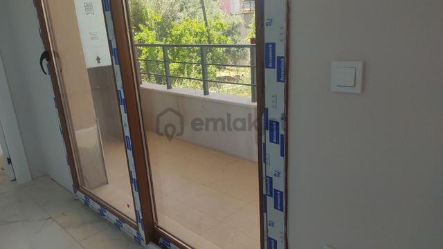 Cumhuriyet Mahallesinde 1+1. 65 M2 Net Daire Satılık 5