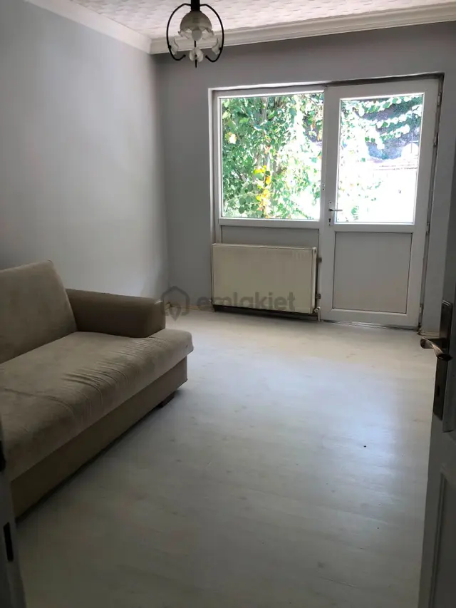 Sarıyer Büyükdere Mahallesinde Kiralık Temiz 1+1 Daire 1