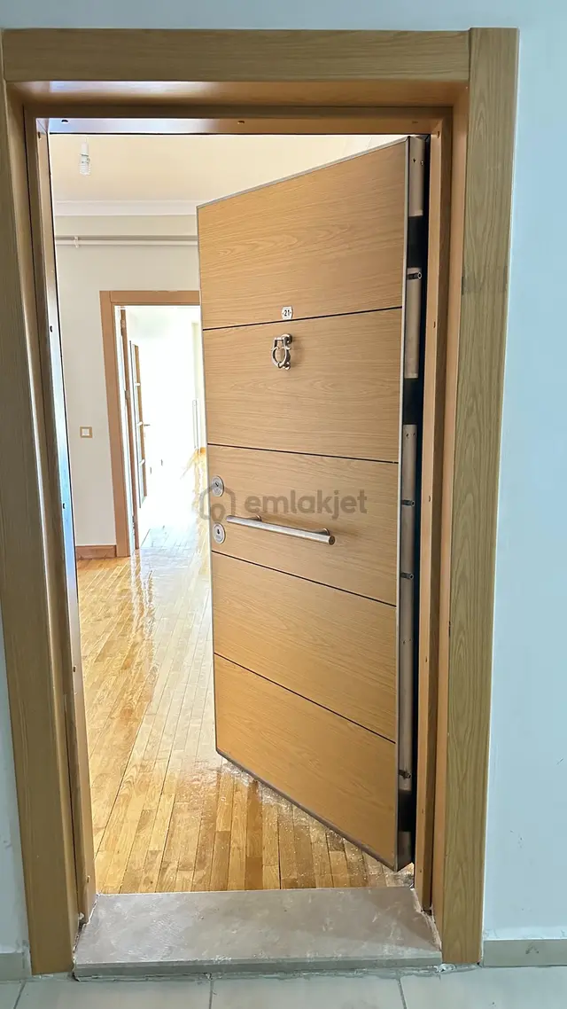 İncek Toki'de 1. Etap Bakımlı, Boyalı,parkeleri Sistreli 3+1 D 2