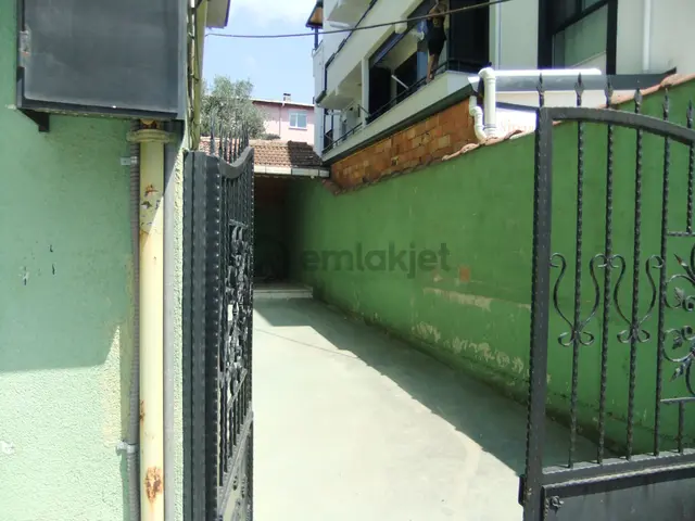 Tezcan Gayrimenkul'den Yenişehir Mahallesinde Tramvay Yoluna Yakın Kiralık 3+1 Daire. 2