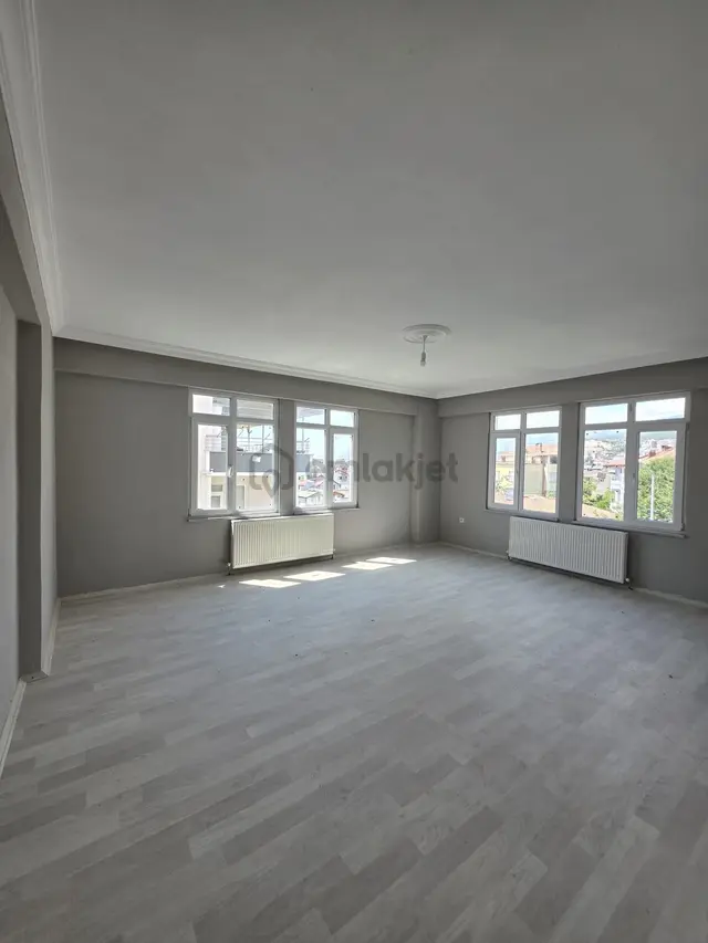 Kyk Yurdu Ayvaz Parkına Yakın Kiralık 3+1 Daire 3