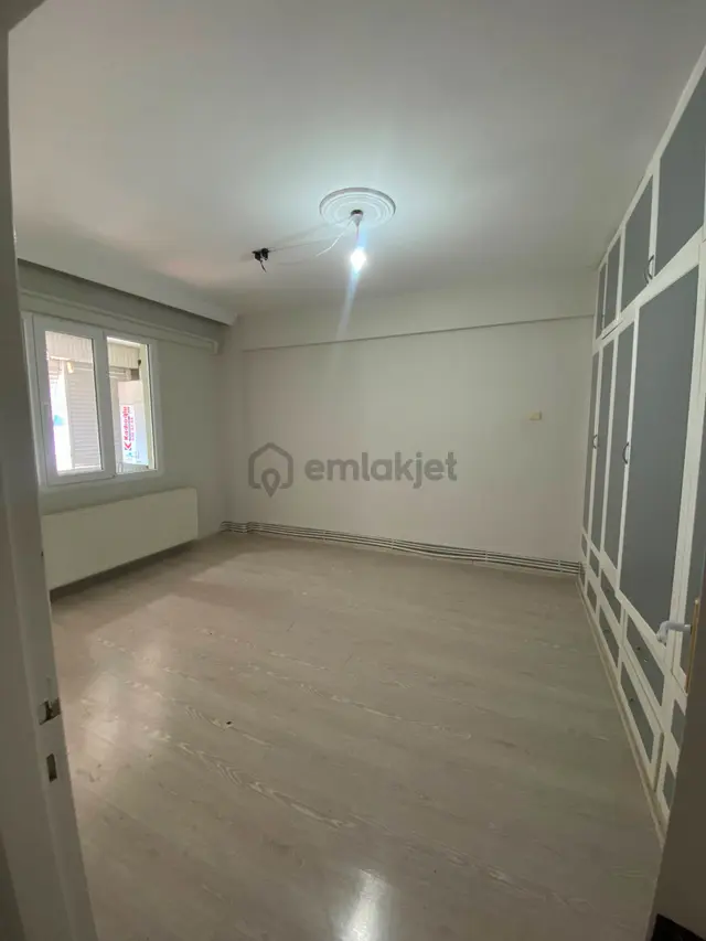 Ödemiş Salı Pazarında Kiralık 4+1 Doğalgazlı Daire 3