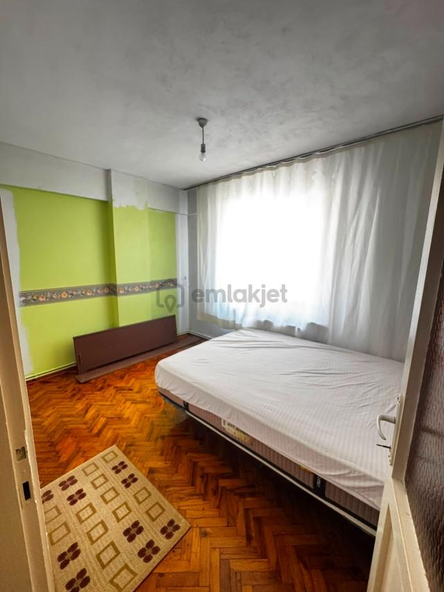 Reşadiye Mah Kat 1 Arakat 3+1 130 M2 25 Yasında 2,600 Bın 4