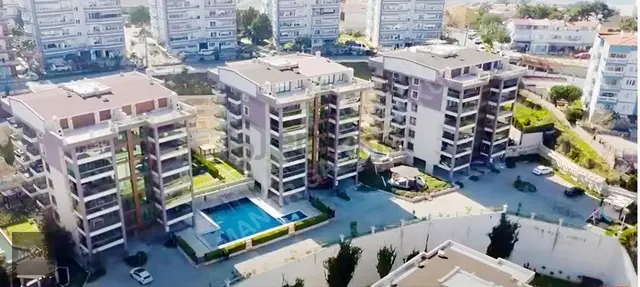 Kuşadası K.denizi Mah. Yabancıdan Satılık 3+2 Çatı Dublex Daire 1