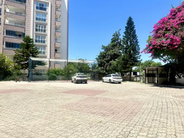 Berrin Kavcar 'dan Yalı Caddesi'nde Geniş Arakat Daire 1