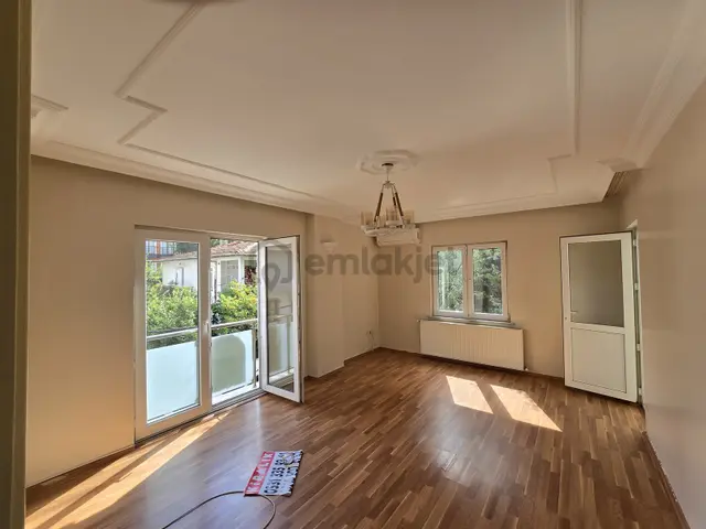 Pendik Güzelyalı Mahallesinde Geniş Balkonlu Kiralık 3+1 Daire