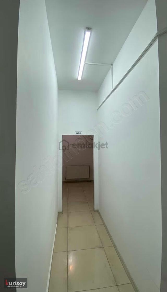 Kurtsoy'dan Esentepe'de Geniş Kiralık Dükkan 5