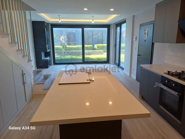 Remax Anka'dan Site İçinde 3+1 Deniz Manzaralı Kiralık Villa 5