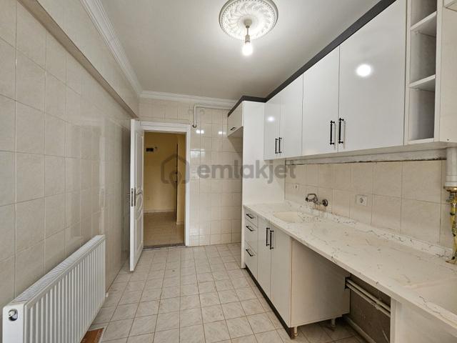 Kuşadası Merkezde Kiralık 3+1 Doğalgazlı Yüksek Giriş Daire 4