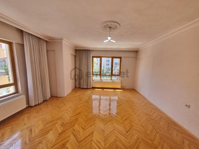 Cadde Üzeri - Merkezi Konum - Ara Kat - 3+1 Kiralık 1