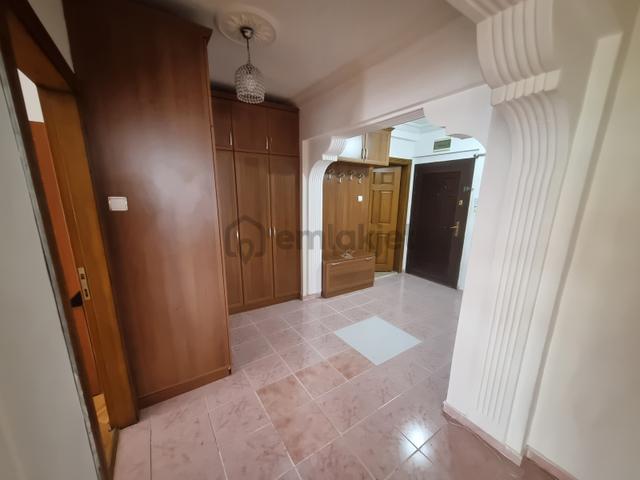 Cadde Üzeri - Merkezi Konum - Ara Kat - 3+1 Kiralık 3