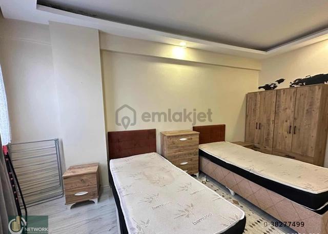 Eşyalı+cadde Üzeri+meydan'a 10 Dk Merobüs'e 12 Dk Düz Ayak 1+1 4