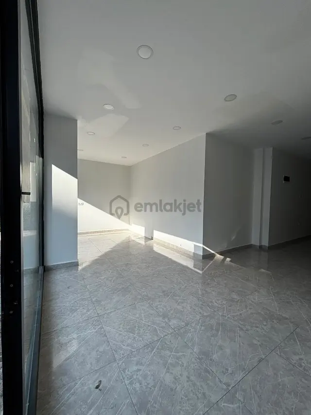 Betül Emlak'tan Sultangazi Eski Habiblerde Kiralık Dükkan 2