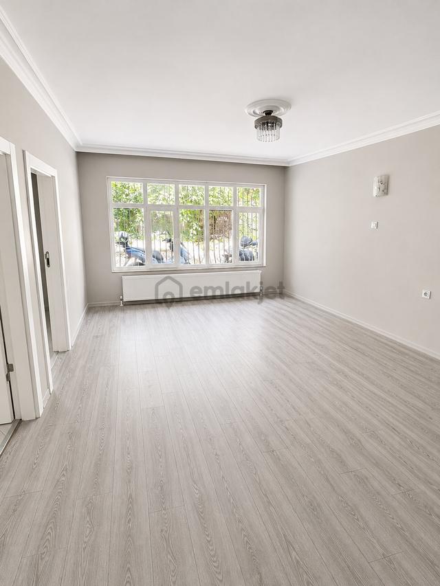 Şenlik Mahallesinde Acill Kiralık 2.5+1 Daire Metro Yakını... 4