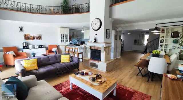 Bornova Atatürk Mahallesinde Kapalı Havuzlu 5katlı Satılık Villa 1