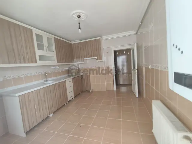 Yılmaz Gayrımenkulden 2.katta 3+1 130 M2 Geniş Daire 1
