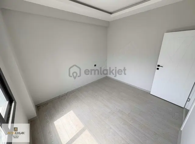 Altın Emlak'tn Flamingo 4 Çaprazı Denize 150 M Havuzlu 1+1 2