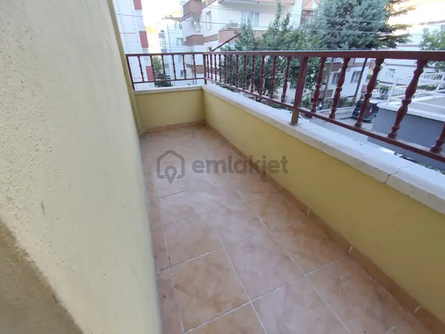 Yılmaz Gayrımenkulden Kiralık 3+1 Masrafsız 1.katta Kıra 22 Bin 5