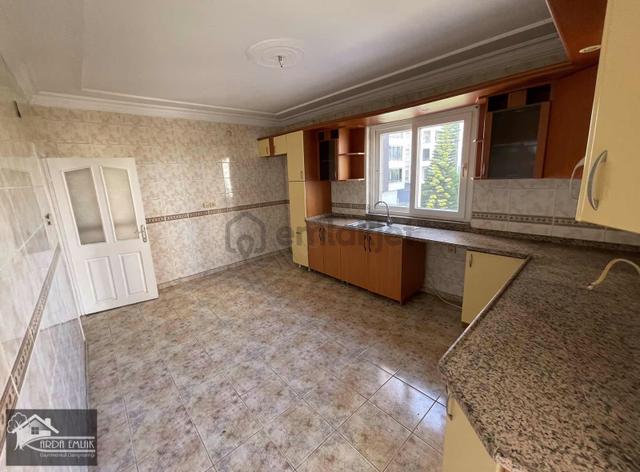 Arda'dan Mersin Mezitli Viranşehir'de Kiralık Geniş 3+1 4